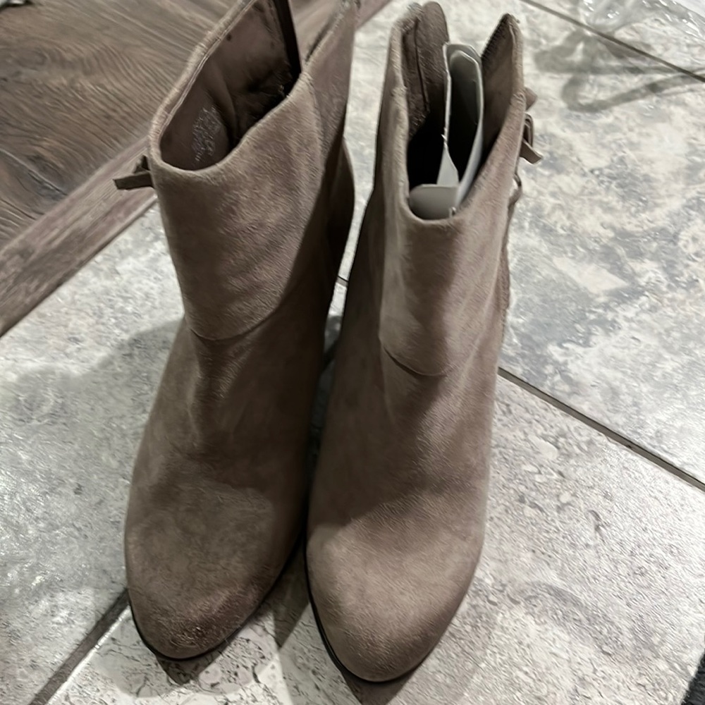 Ash boots